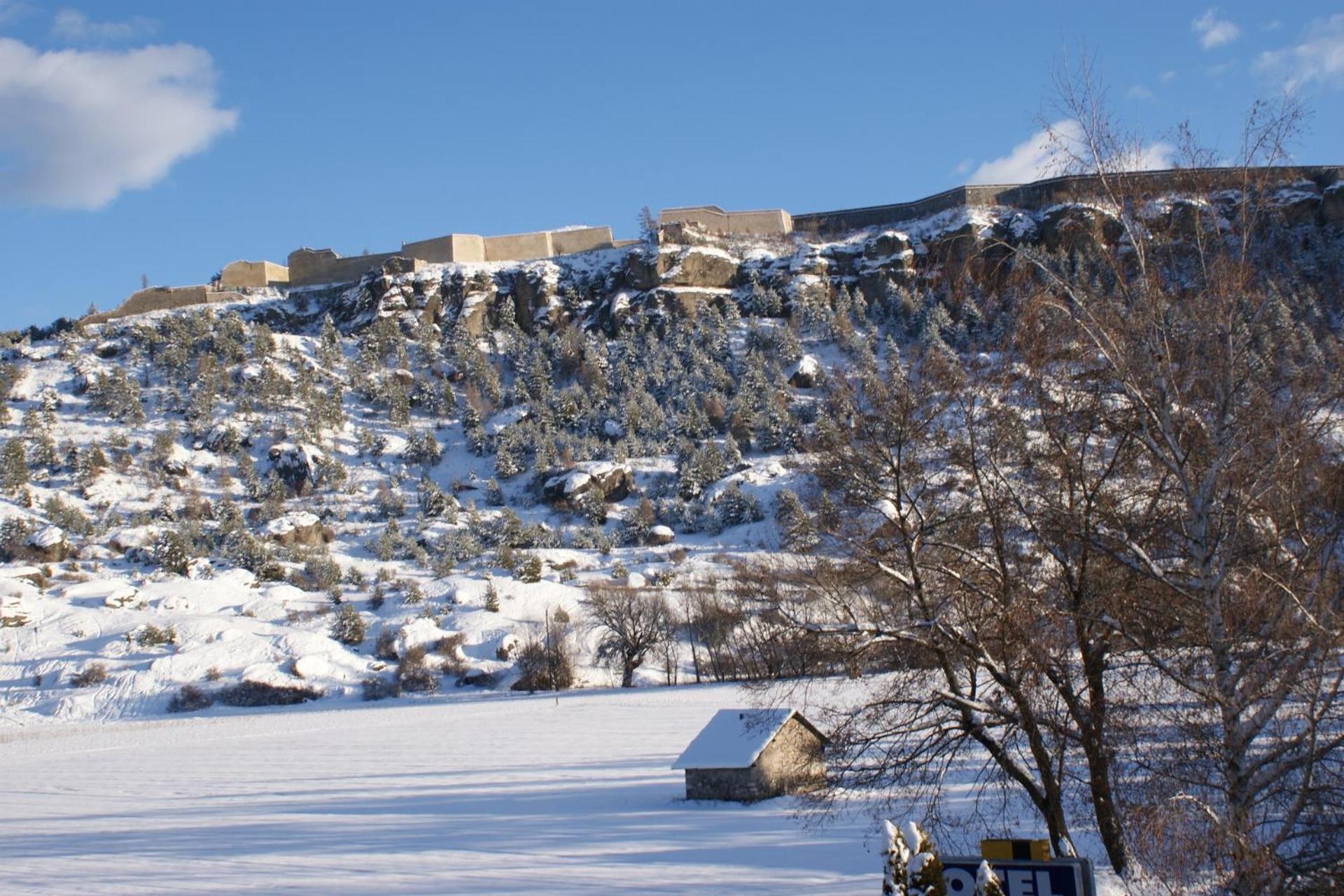 Hotel Lacour Эйглие Экстерьер фото