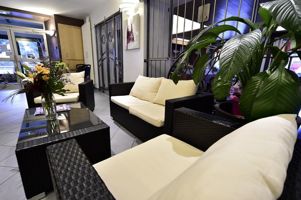 Hotel Lacour Эйглие Экстерьер фото